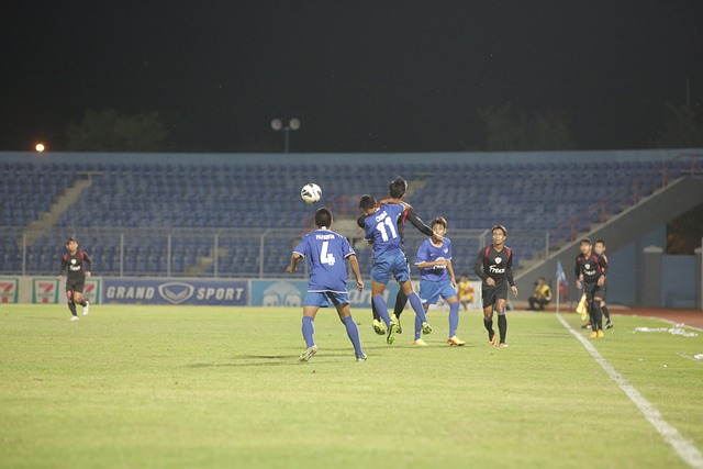 TA：因现代足球重视边路与攻防转换，菱形中场阵型已几乎绝迹